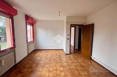 NEGOZIO A SAN GIORGIO IN BOSCO