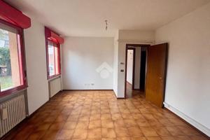 NEGOZIO A SAN GIORGIO IN BOSCO