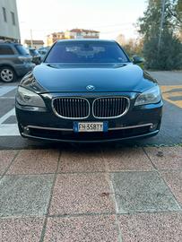 Macchina BMW 740D xdrive