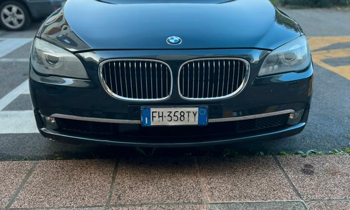 Macchina BMW 740D xdrive