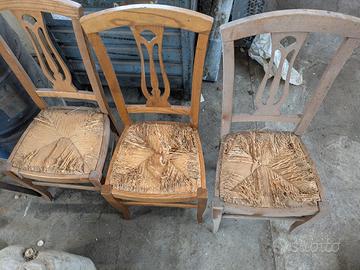 Tre sedie in legno seduta in paglia da restaurare