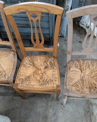 Tre sedie in legno seduta in paglia da restaurare