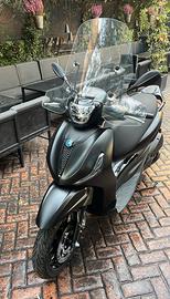 Beverly 300s