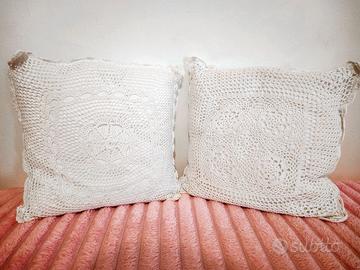 Set di CUSCINI in cotone ricamato a mano