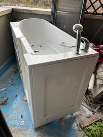 Vasca da bagno/doccia ad accesso facilitato