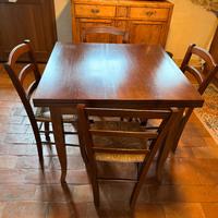 Tavolo allungabile e sedie