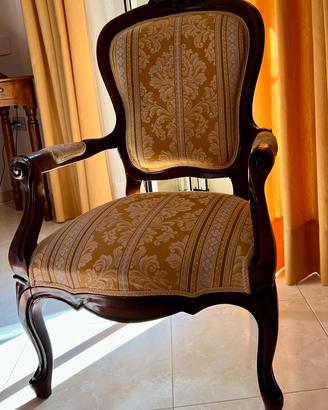 Poltroncina in noce e tessuto
