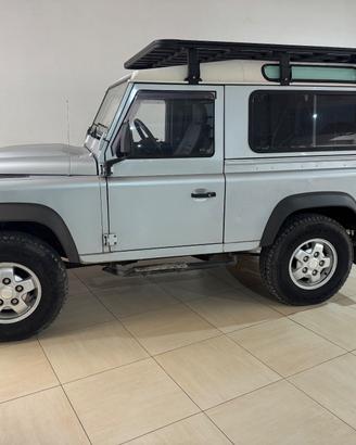 Land Rover Defender 90 2.4 TD4 Station Wagon SE