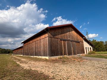 Azienda agricola con stalla spaccio e abitazione