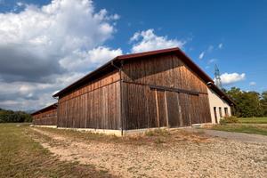 Azienda agricola con stalla spaccio e abitazione