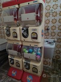 distributore di palline tomy