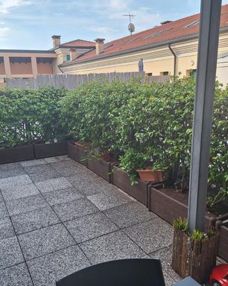 12 Fioriere Stefanplast con grigliato e gelsomini