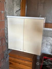 Due mobili da bagno