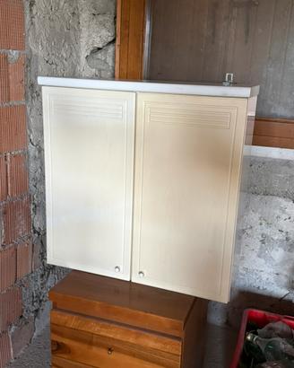 Due mobili da bagno