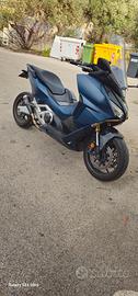 Honda Forza 750 accessoriata