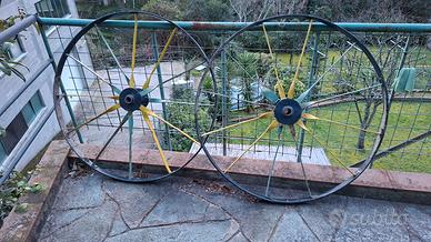 Coppia di ruote carro antiche