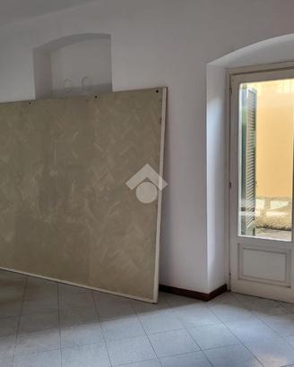 NEGOZIO A CREDARO