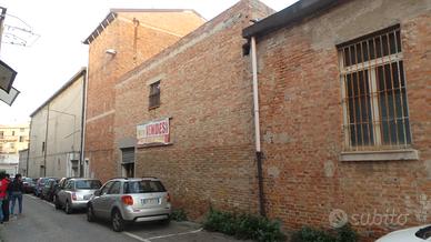 Si vende in centro rudere da ristrutturare