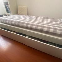 Due letti singoli con contenitore