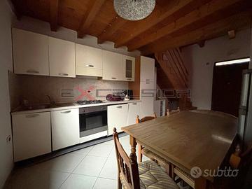 MONSOLE - CASA ACCOSTATA CON GIARDINO