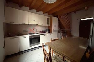 MONSOLE - CASA ACCOSTATA CON GIARDINO