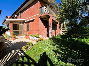 PORZIONE DI BIFAMILIARE A CISTERNA DI LATINA