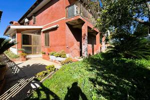 PORZIONE DI BIFAMILIARE A CISTERNA DI LATINA