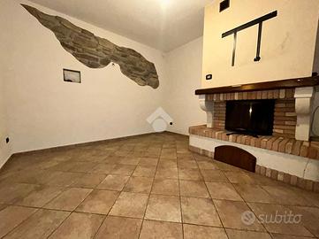 4 LOCALI A CASTELNOVO DI SOTTO