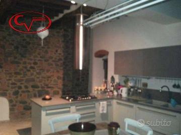 Appartamento di 130 m² con 2 locali a Montevarchi