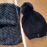 Berretto e sciarpa ad anello colore nero