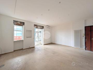 3 LOCALI A MELITO DI NAPOLI