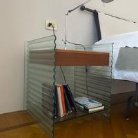 comodino/tavolino onda di Ron Arad per Fiam