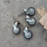 quattro ruote girevoli in gomma 