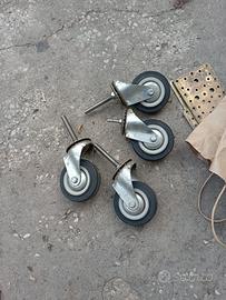 quattro ruote girevoli in gomma 