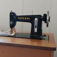 Macchina per cucire d'epoca Necchi