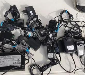 Lotto 20+ Alimentatori Vari Voltaggi (12V 9V 5V)