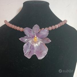 collana con orchidea vera in resina 