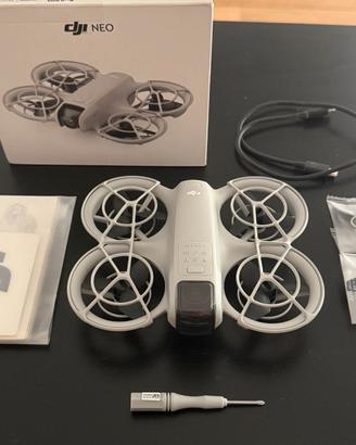 DJI Neo 4K C0 con batteria