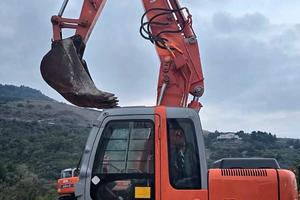 HITACHI ZX130