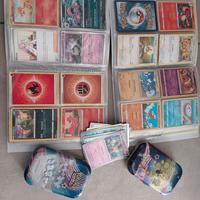 2 album pokemon con più di 200 carte e 2 box 