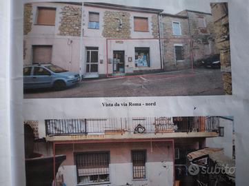Edificio su strada principale