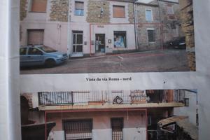 Edificio su strada principale