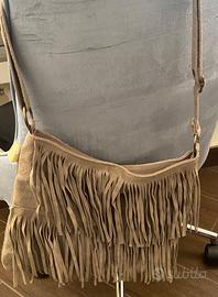 Borsa con le frange in camoscio