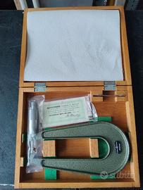 Micrometro a gola profonda