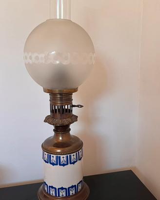 Antica Lampada a Petrolio Elettrificata Vintage