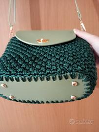 borsa realizzata all uncinetto con cordino