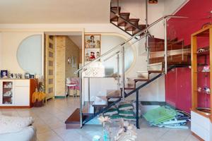 Villa a schiera su tre livelli