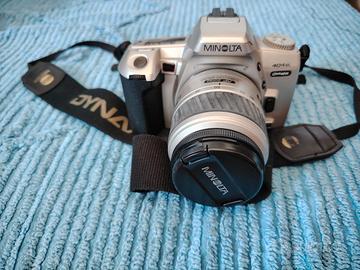 macchina fotografica con rullino Minolta