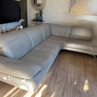 Divano in pelle ad angolo