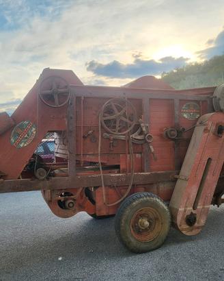 Trebbiatrice Pavesi & Figli